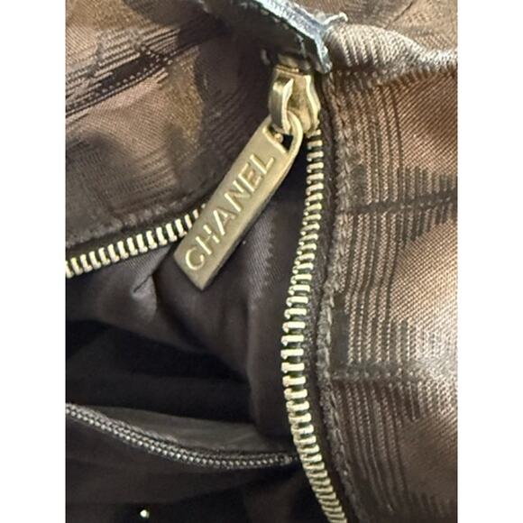 CHANEL Brown & Black Nylon Travel Line Bag*GM size w/zipper top*GREAT condition - Picture 9 of 16